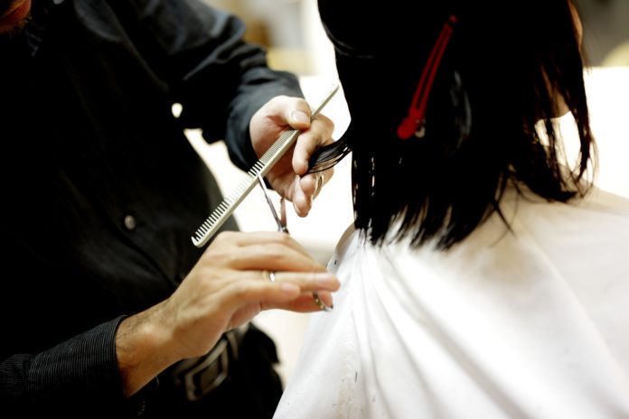 Corte de pelo por la luna